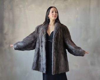 Cappotto di pelliccia Nutria a pelo lungo, riflessi marroni e bianchi in ottime condizioni, soprabito di pelliccia di procione vintage anni '80, cappotto di pelliccia da donna, cappotto oversize di lontra