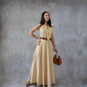 Pleated beige 70s dress, Office wear Tie Neck Dress, 70s vintage beige midi dress, pleated casual dress, bow spring dress, pleated skirt