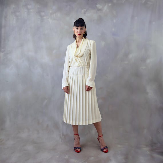 Vintage cream pleated skirt dress, 70s white elegant long sleeve old money  midi dress, Vintage 70s drop waist vacation cocktail dress - S/M