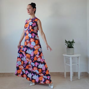 1970s floral colorful maxi dress, 70s sleeveless A line long dress for a vintage wedding guest, Vintage boho Mod dress spring clothing XS/S