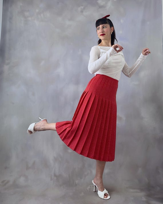 Vintage red pleated skirt, 1970s red plaid wool classic spring midimalism skirt, Vintage elegant gingham old money office wool skirt - XS/S View 5