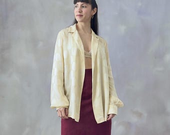 Vintage 80-tals sidenblus med prickar: Elfenbensvit satinskjorta med öppen öppning