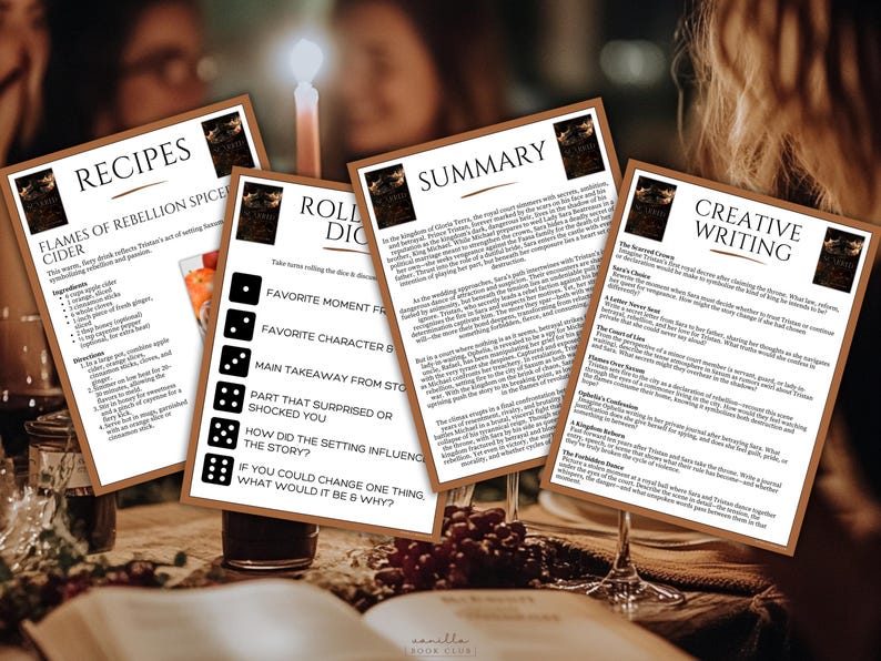 K&ouml;nnte beinhalten: Vier Karten mit Text und Grafiken sind auf einem Tisch angeordnet. Die Karten enthalten Rezepte, eine Zusammenfassung, kreative Schreibaufforderungen und ein W&uuml;rfelspiel. Eine brennende Kerze und Weingl&auml;ser befinden sich im Hintergrund.