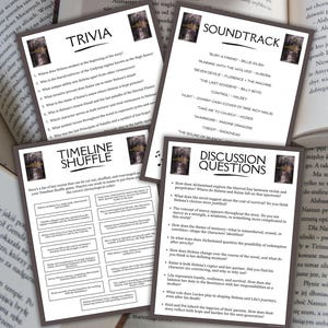 Puede incluir: Cuatro tarjetas impresas con texto sobre una pila de libros abiertos. Las tarjetas est&aacute;n etiquetadas como "Trivia", "Timeline Shuffle", "Soundtrack" y "Discussion Questions". Las tarjetas tienen un borde oscuro y una imagen peque&ntilde;a.