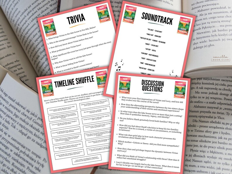 Puede incluir: Cuatro tarjetas rosas con texto relacionado con un libro, que incluyen preguntas de trivia, una lista de bandas sonoras, una l&iacute;nea de tiempo y preguntas de discusi&oacute;n. Las tarjetas est&aacute;n sobre un fondo de libros abiertos.