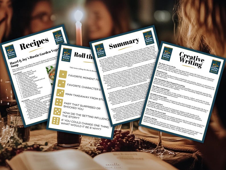 K&ouml;nnte beinhalten: Vier bedruckte Bl&auml;tter mit Text auf einem Tisch, darunter Rezepte, Zusammenfassungen und kreative Schreibaufforderungen. Die Bl&auml;tter haben einen dunkelblauen Rand und tragen die Titel "Rezepte", "Zusammenfassung", "Kreatives Schreiben" und "Rolle". Eine brennende Kerze ist im Hintergrund.