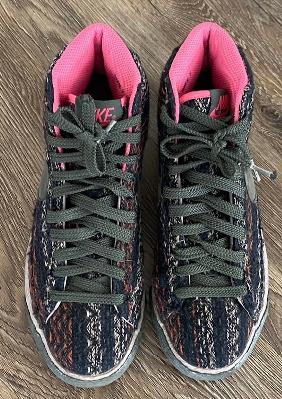 Black Nike Sneakers with Pink Trim