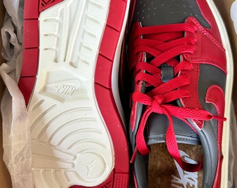 Scarpe da ginnastica Nike nere con finiture rosse -NOS