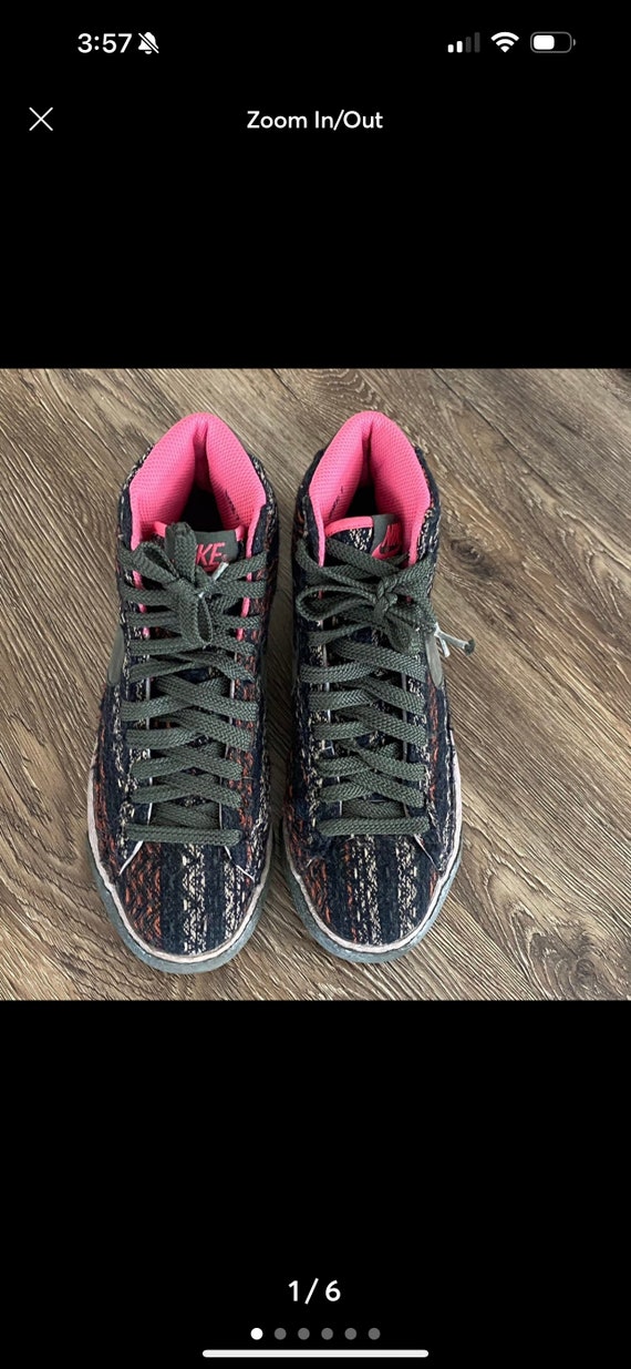 Black Nike Sneakers with Pink Trim - image 5