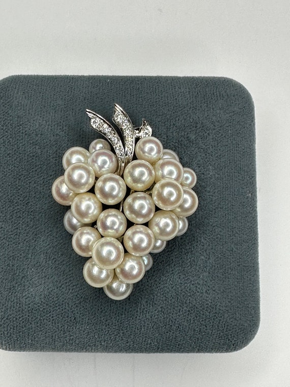 14 K White Gold and Pearl Antique Grapes Brooch - image 6