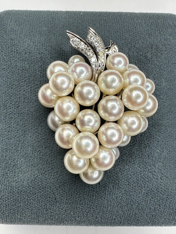 14 K White Gold and Pearl Antique Grapes Brooch - image 7
