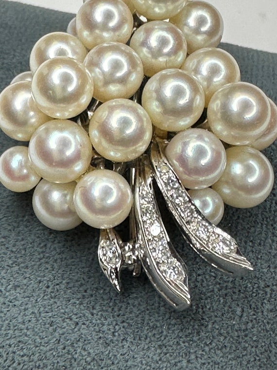 14 K White Gold and Pearl Antique Grapes Brooch - image 3