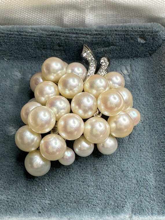 14 K White Gold and Pearl Antique Grapes Brooch - image 5