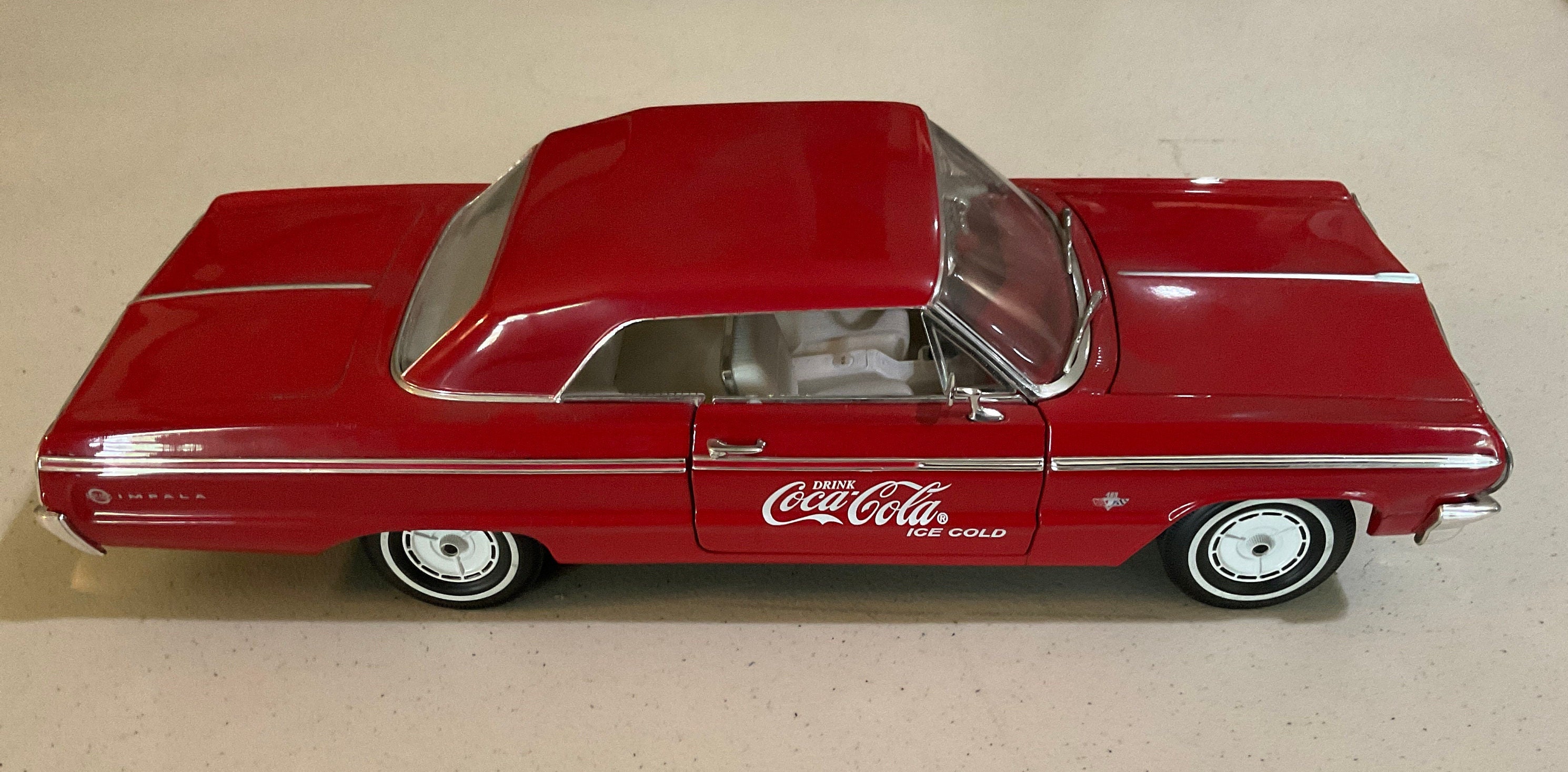 JOHNNY LIGHTNING コカコーラCHEVY IMPALA　1/18 Johnny Lightning White Lightning Coca Cola 1964 Chevy Impala 1:18