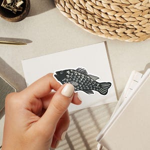 Adesivo in vinile di pesce in bianco e nero, adesivo di pesce per laptop, notebook, bottiglia d'acqua, adesivo di pesce disegnato