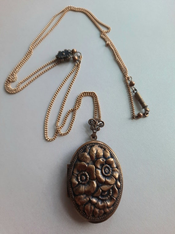 Vintage Floral Embossed Locket