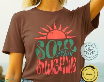 Retro Soul Full of Sunshine ekologisk t-shirt | Boho spirituell surftröja | Hållbar ekokrigare | Hippie Sun grafisk t-shirt