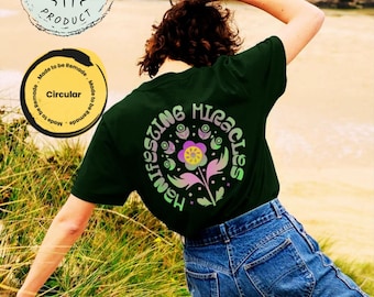Manifesting Miracles ekologisk t-shirt med tryck på baksidan | Spirituell bohemisk eko | Hållbar surfartröja | Grafisk t-shirt för jordälskare | Ekokrigargåva