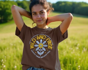 Andligt sinnad vild och fri blommig t-shirt med ekologisk bomull - Omfamna din otämjda själ