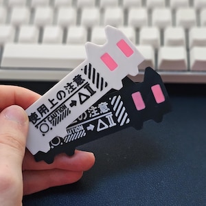 Cyberpunk Cat Keyring: Futuristic Techwear Accessory