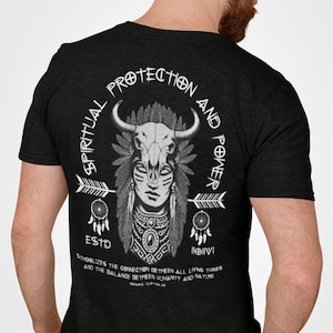 Protezione e potere spirituale, maglietta grafica con motivo nativo indiano, con testa di bufalo, freccia e acchiappasogni, abbigliamento audace