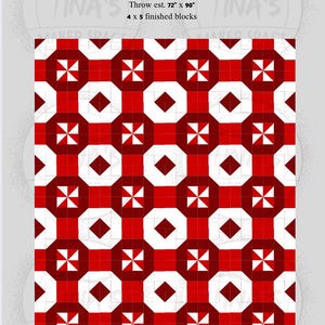 Pode incluir: Um topo de colcha acabado com um padrão geométrico em vermelho e branco. O design apresenta octógonos, quadrados e losangos. O tamanho do lançamento é de aproximadamente 183 x 229 cm. A colcha é feita de 4 x 5 blocos acabados.