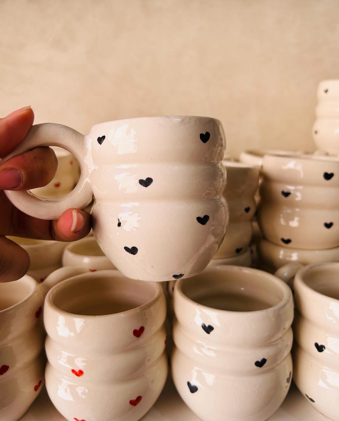 Tasse Artisanale Décorée à La Main Avec Signature "AT" - Mug Unique - Neuf