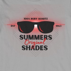 Koszulka Summers Shades Cyclops Inspired X-Men | X-Men 97 | Koszulka Cyclops | Koszulka Marvel | Okulary przeciwsłoneczne | Koszulka superbohatera