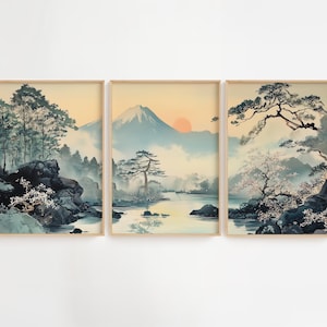 Trittico di paesaggi montani giapponesi – Arte murale vintage, Sakura nebbiosi e pini, stampe naturalistiche estetiche asiatiche