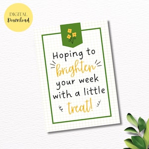 Puede incluir: Una tarjeta de descarga digital con un borde verde y un patrón de cuadrícula. La tarjeta presenta el texto "Hoping to brighten your week with a little treat!" en escritura negra y amarilla. Un círculo amarillo con "DIGITAL Download" está en la esquina superior izquierda.