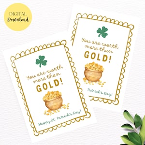 Puede incluir: Dos tarjetas del Día de San Patricio con bordes dorados festoneados y el texto "You are worth more than GOLD!". Cada tarjeta presenta una olla de oro y un trébol verde. Las palabras "Happy St. Patrick's Day!" están en la parte inferior.