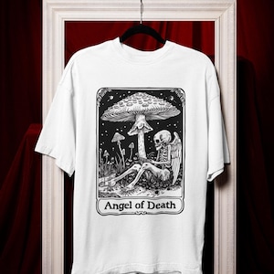 T-shirt squelette champignon vénéneux, casquette de la mort, chemise d'Halloween sombre et fantaisiste, t-shirt vintage de carte de tarot aux champignons, champignon magique, cadeau gothique