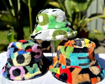 Fuzzy Anglerhut, Weicher Fischerhut, Rave Hut, Festival Hut, Bunter Fischerhut, Rave-Zubehör, Techno-Hut, Psychedelischer Hut, DJ-Hut