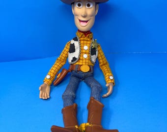 Disney Pixar Toy Story Woody Mówiąca Lalka 15 cali Kapelusz Kowbojski Pociągany za Sznurek Zabawka z Lat 90.