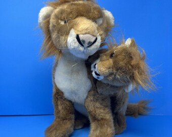 Kuddle Me Lioness Cub Plush 12 Inch Realistic Stuffed Animal 2001 Vintage Toy