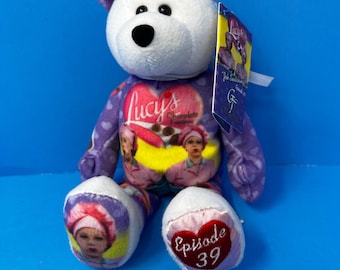 Tesori della Galleria Amo Lucy Orsetto Beanie 7 pollici Viola Cambio di Lavoro Episodio 39