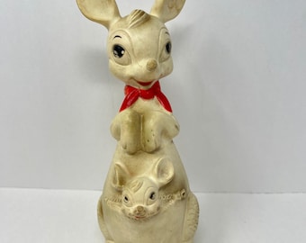 Edward Mobley Piszcząca Zabawka 8 cali Kremowa Vintage 1961 Kangaroo Joey Arrow Gumowa