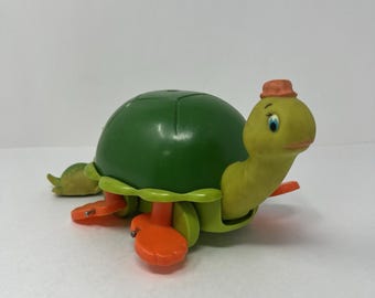 Vintage PAM Musical Walking Turtle Pull String Mama Baby #0775 Collectible Toy