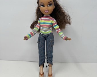 Lalka Bratz Yasmin Vintage z 2001 r. Brązowe włosy w dżinsach firmy MGA
