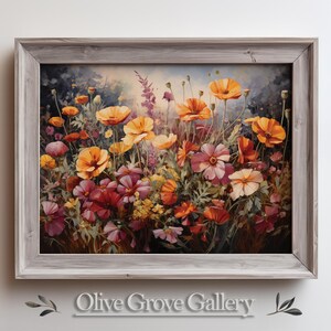 Op de afbeelding: Een ingelijst schilderij van een kleurrijke bloementuin met oranje, gele, roze en rode bloemen. De bloemen zijn in een tros gerangschikt en omgeven door groene bladeren. Het schilderij heeft een lichtblauwe achtergrond.