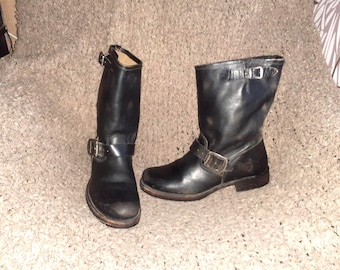 FRYE-Veronica-Short Bootie-Black Distressed Leather-Buckles-Sz 6/6.5-Excellent