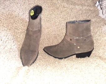 MA&LO-Italy-Laiss-Dark Brown Suede Ankle Booties-Side Zip-Studs-Sz 9-Near Mint