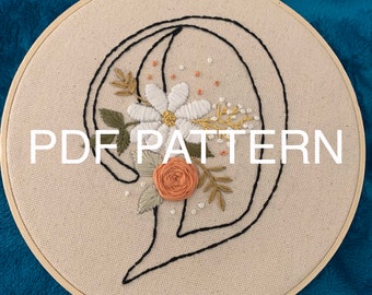 PDF-patroon met bloemen gotisch alfabet 'D' borduurwerk voor doe-het-zelvers, valentijnscadeau instant download