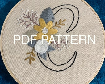 Bloemenalfabet initial C borduurwerk pdf-patroon voor doe-het-zelf valentijnscadeau