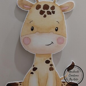 May include: A watercolour illustration of a cute giraffe with brown spots. The giraffe is sitting down with its legs crossed and has a big smile on its face. The illustration is on a white background.