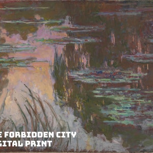 Può includere: Una stampa digitale di un dipinto che rappresenta una scena d'acqua con diverse tonalità di verde, marrone e rosa. L'acqua è rappresentata come una serie di linee orizzontali sovrapposte. Il testo "THE FORBIDDEN CITY DIGITAL PRINT" è in basso nell'immagine.