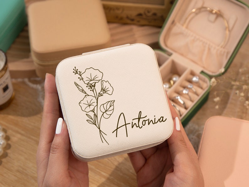 Jewelry Box Travel Case,Bridesmaid jewelry box,Engraved Leather Jewelry box,Birth Flower Jewelry Travel Case,Birthday Gift,Jewelry Organizer zdjęcie 1