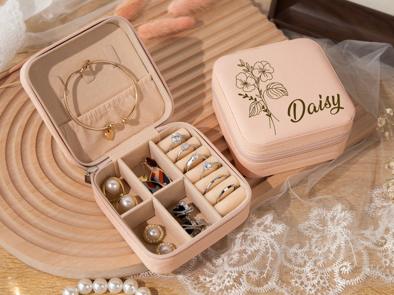 Jewelry Box Travel Case,Bridesmaid jewelry box,Engraved Leather Jewelry box,Birth Flower Jewelry Travel Case,Birthday Gift,Jewelry Organizer zdjęcie 3