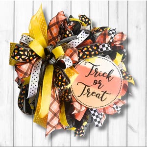 Süßes oder Saures Halloween-Kranz, Candy Corn Türdekor, Orange, Gelb, Schwarzer Bogenkranz, handgemachter Halloween-Haustürkranz