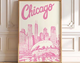 Op de afbeelding: Roze en witte ingelijste kunstprint met een gestileerde illustratie van de skyline van Chicago. Het woord "Chicago" staat in een sierlijk lettertype boven de gebouwen van de stad en de Cloud Gate sculptuur.
